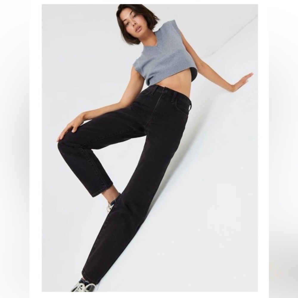Sunday Best Low Key Mom Jeans in Washed Black. Size 31 - Picture 3 of 10